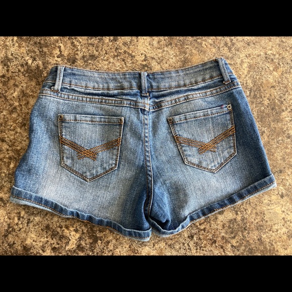 Shorts - Picture 2 of 3